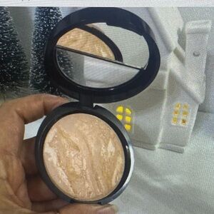 Laura Geller BAKED BALANCE N GLOW ILLUMINATING FOUNDATION COLOR FAIR